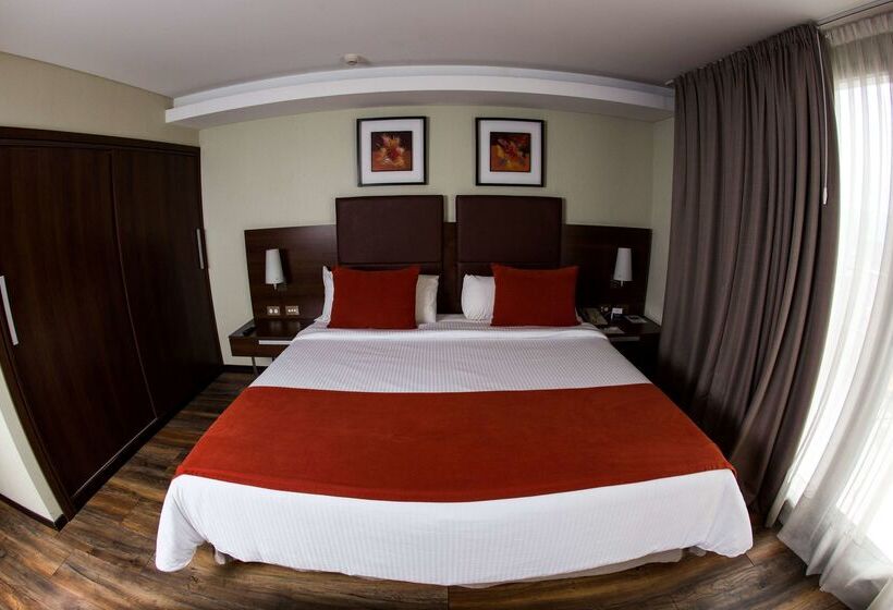 Howard Johnson La Cañada Hotel & Suites