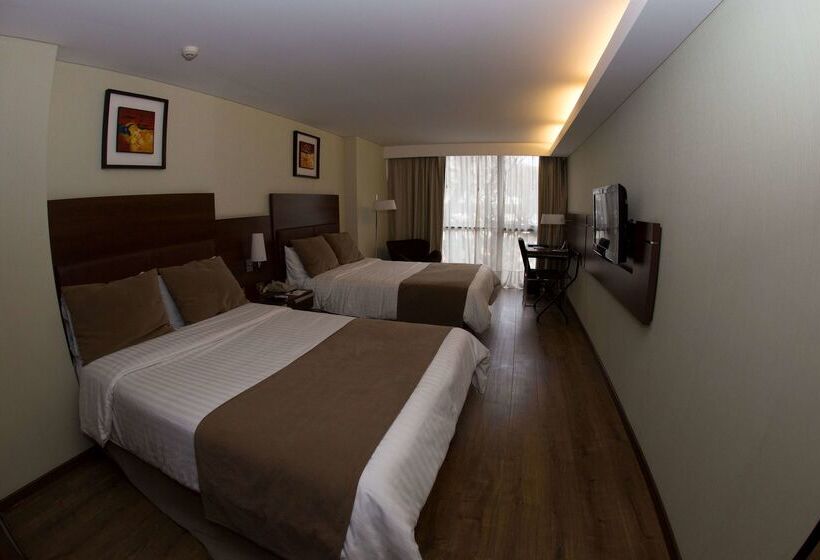 Howard Johnson La Cañada Hotel & Suites