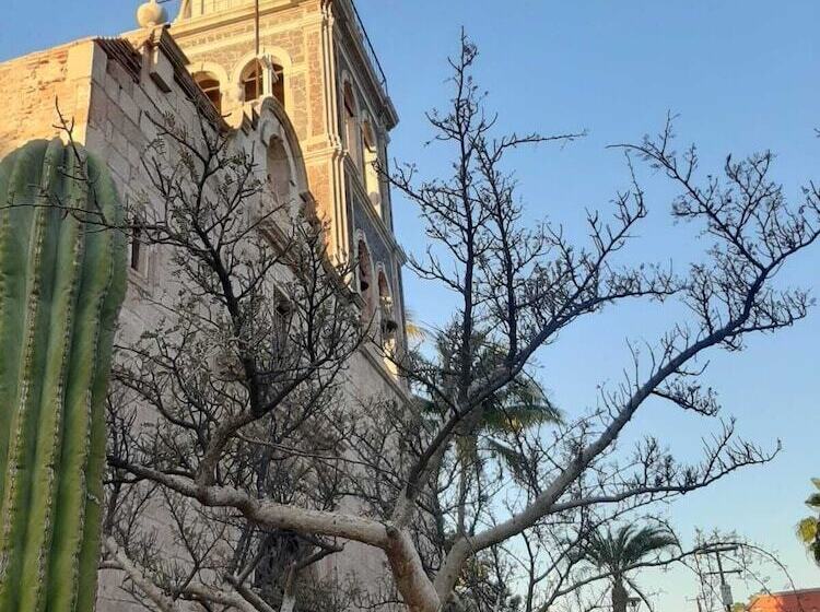 هتل Posada Del Cortes