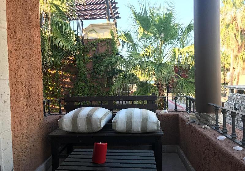 هتل Posada Del Cortes