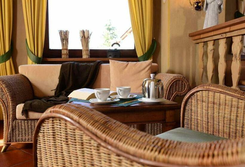 فندق Garni Living