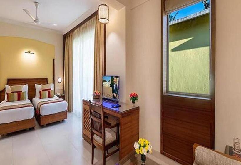 리조트 Sea Breeze Sarovar Portico Varca Goa