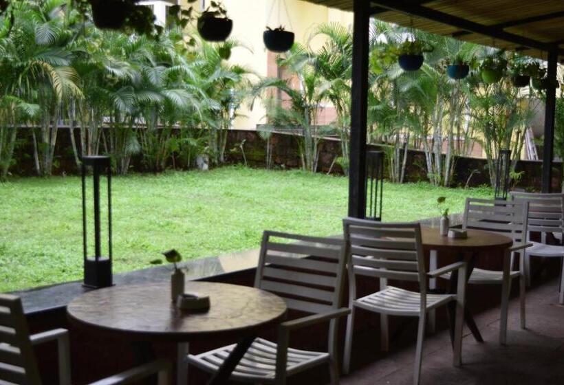 리조트 Sea Breeze Sarovar Portico Varca Goa