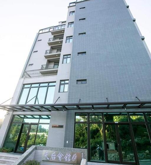 هاستل God’s Queen Esther