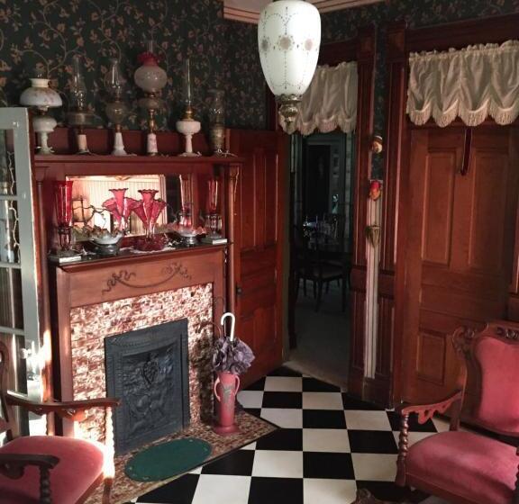 住宿加早餐  The Victorian On Main