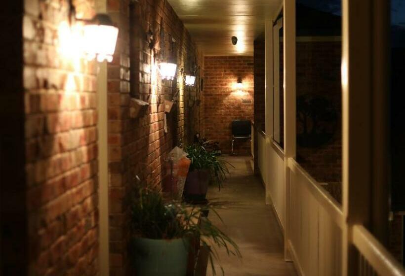 فندق All Settlers Motor Inn Parkes