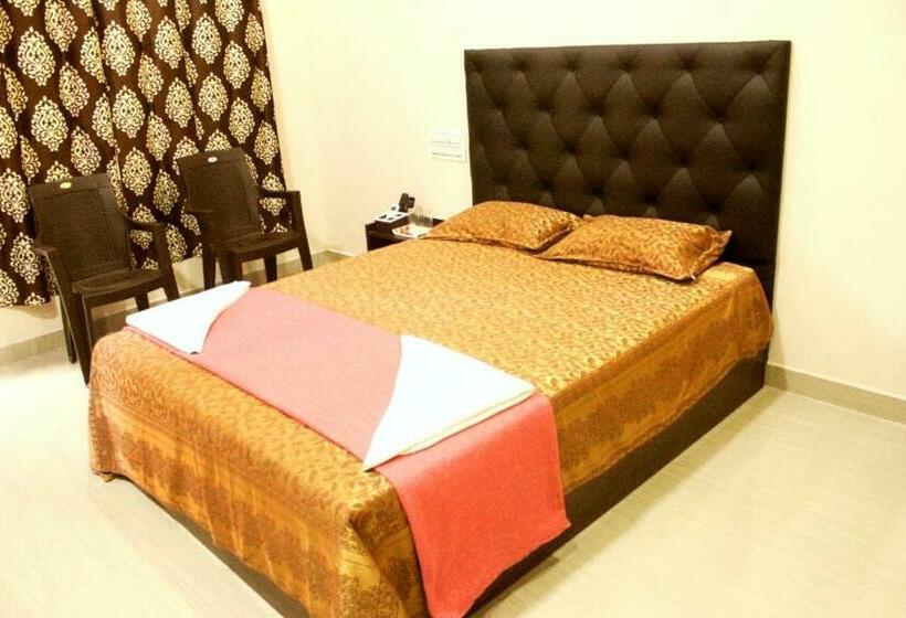 בית מלון כפרי Kumaran Residency