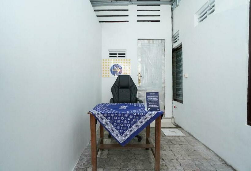 בית מלון כפרי Spot On 2479 Berkah Residence Syariah
