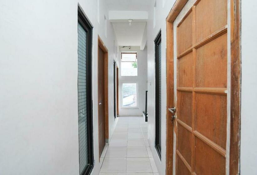 בית מלון כפרי Spot On 2479 Berkah Residence Syariah
