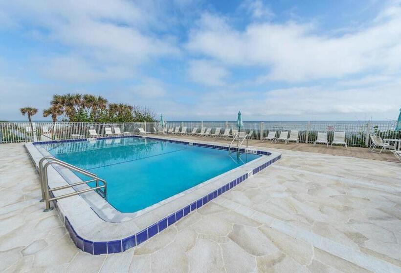 אתר נופש Indian Harbour Beach Club