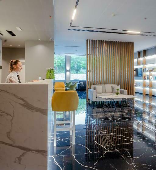 فندق Royal East Resort