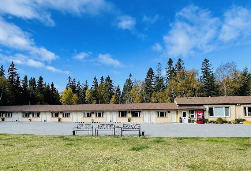 Parkway Motel