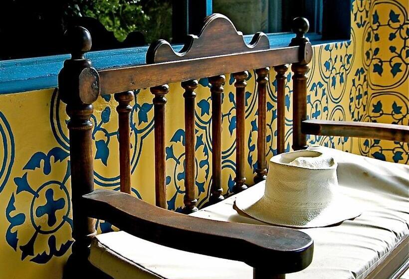 هاستل Las Palmeras Inn