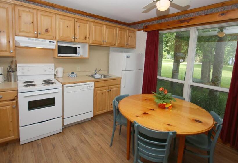 Elmhirst's Resort