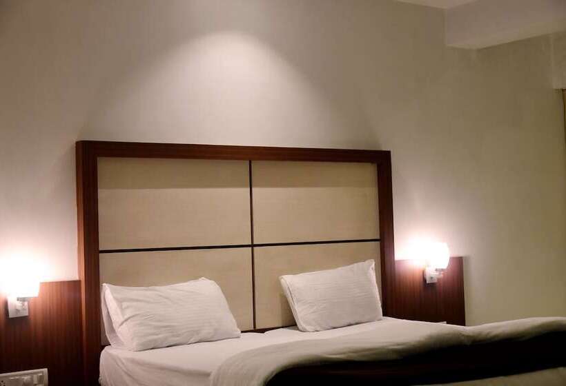 فندق Monarch Center Point Near Dahanu Beach, Bordi