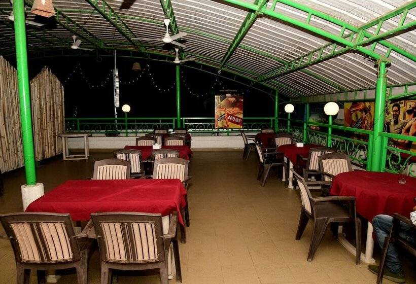 בית מלון כפרי Monarch Center Point Near Dahanu Beach, Bordi