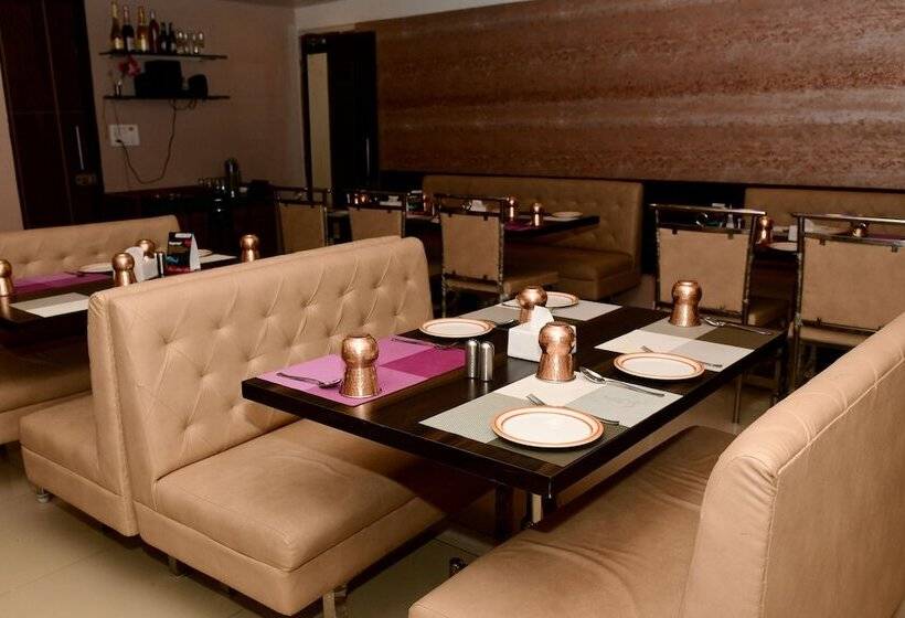 فندق Monarch Center Point Near Dahanu Beach, Bordi