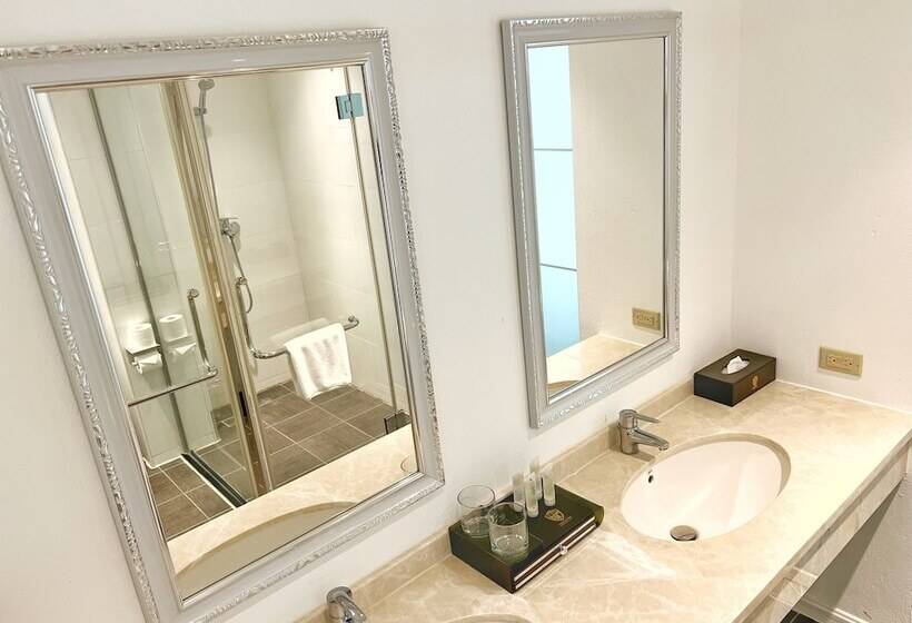 בית מלון כפרי Tinian Diamond