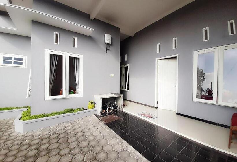 Отель Villa Monesa Tretes