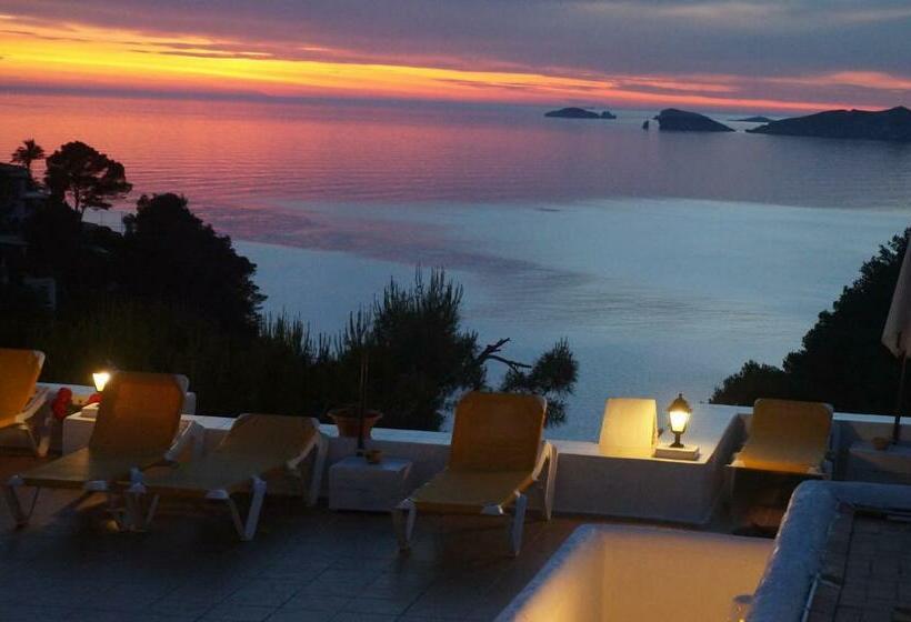 بنسيون Hostal Cala Moli