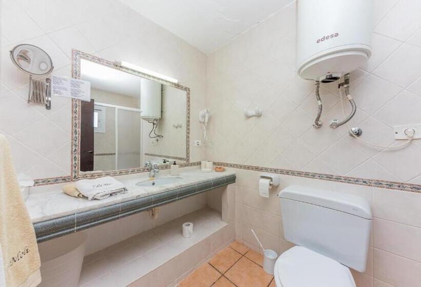 بنسيون Hostal Cala Moli