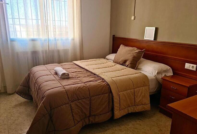 פנסיון Hostal Torresmancha