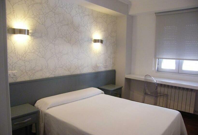 Пансион Hostal Valadares