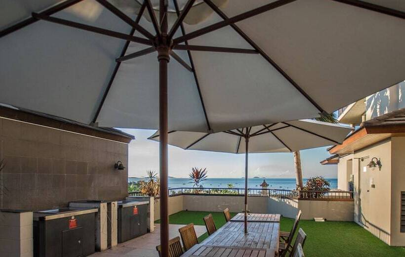 هتل At Water's Edge Resort