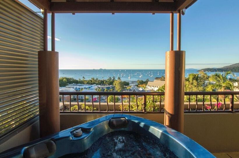 هتل At Water's Edge Resort