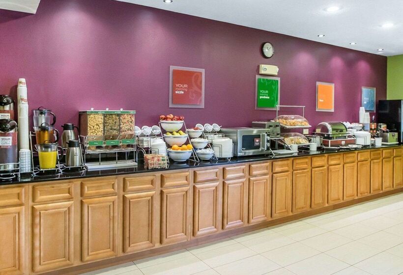 Отель Comfort Inn & Suites Near Tinley Park Amphitheater