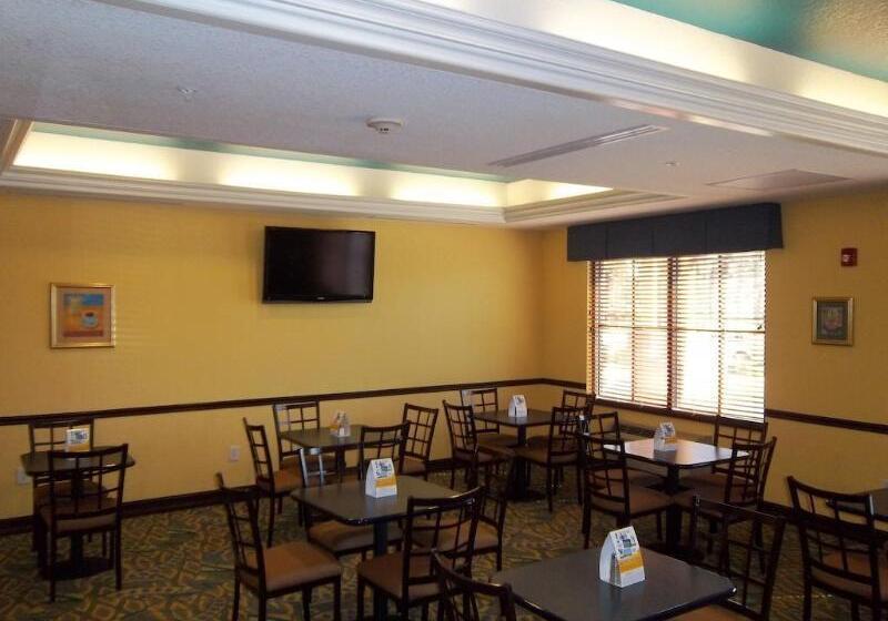 فندق Comfort Inn & Suites Northeast  Gateway