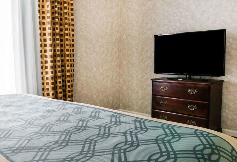 هتل Econo Lodge & Suites