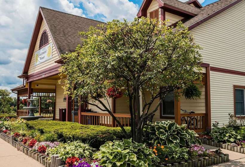 هتل Econo Lodge & Suites