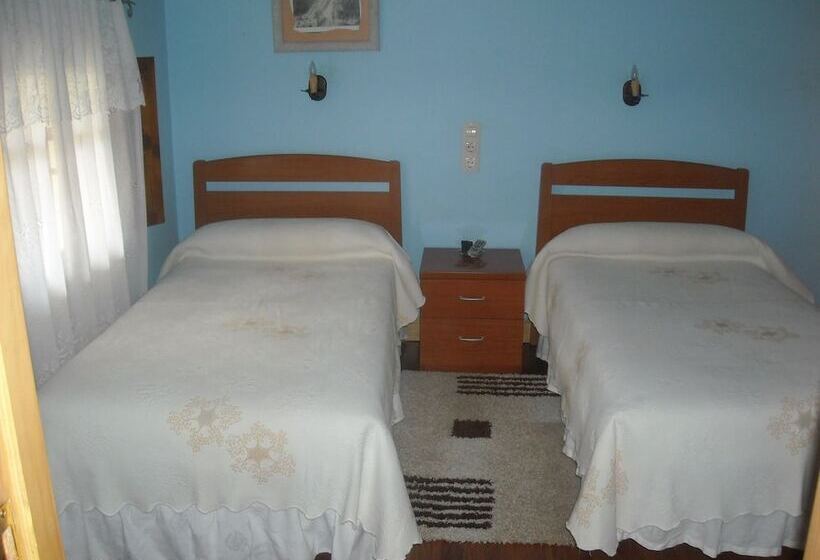 Отель Hostal Paratene