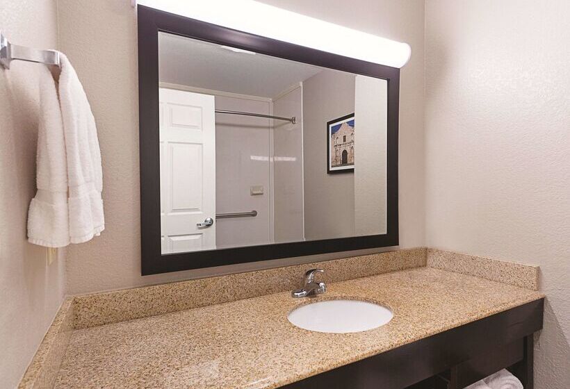 Отель La Quinta By Wyndham San Antonio Northwest