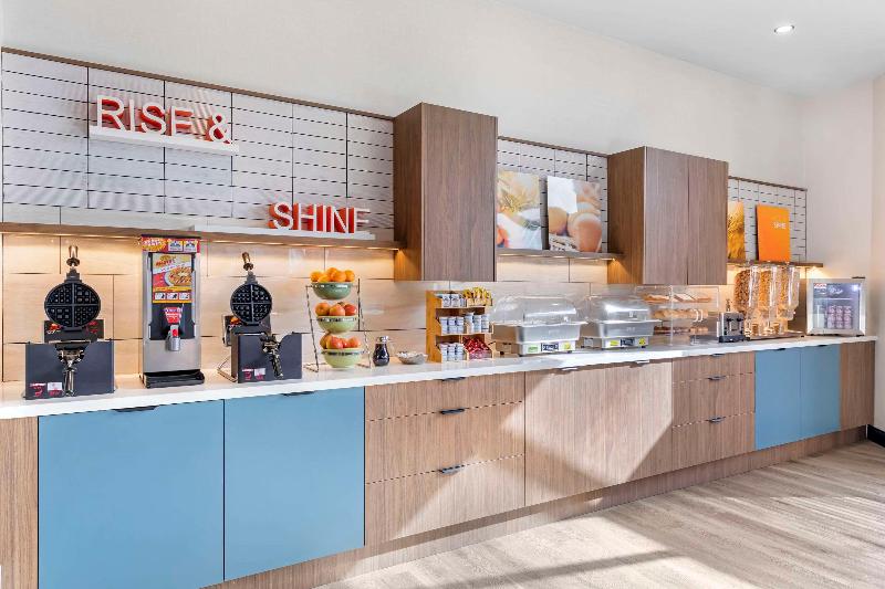 فندق Comfort Inn & Suites Irvine Spectrum