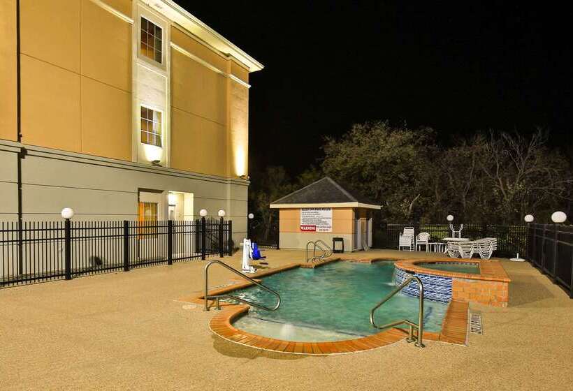 בית מלון כפרי Sleep Inn & Suites University