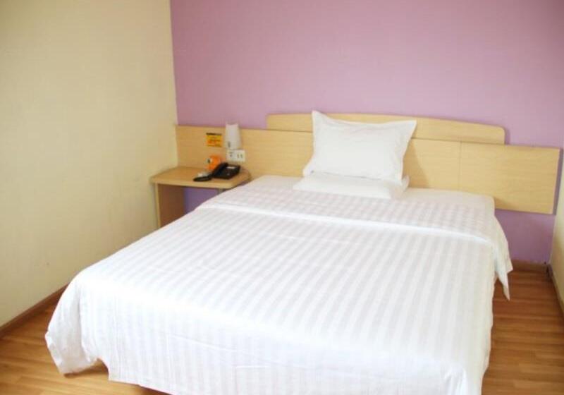 Отель 7 Days Inn Wuhan Jianghan Road Subway Station Branch