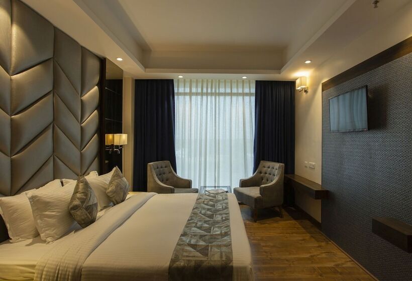 Отель Sarovar Portico Somnath