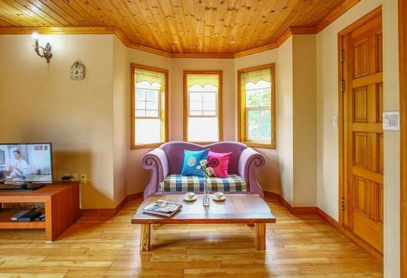Taean Sky Lake Pension