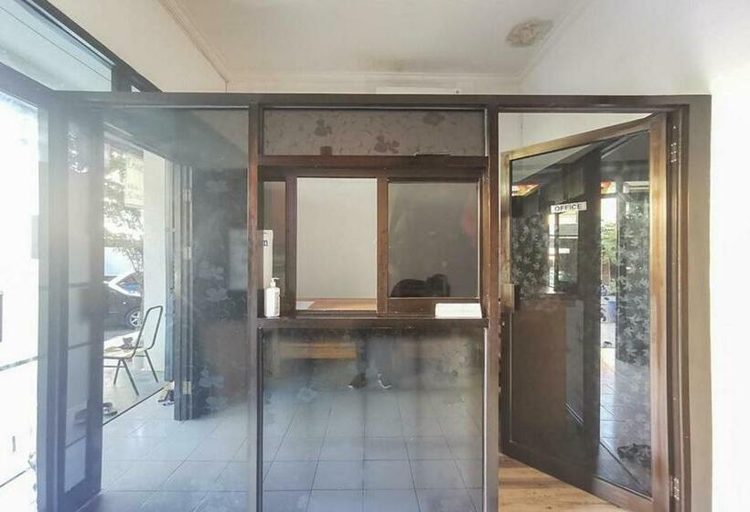 Отель Good Sleep Balikpapan Mitra Reddoorz