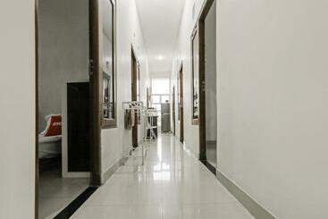 هتل Oyo 3838 Tamansari Guest House