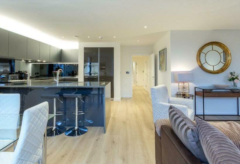 هتل 2 Bed Property Close To Heathrow Airport