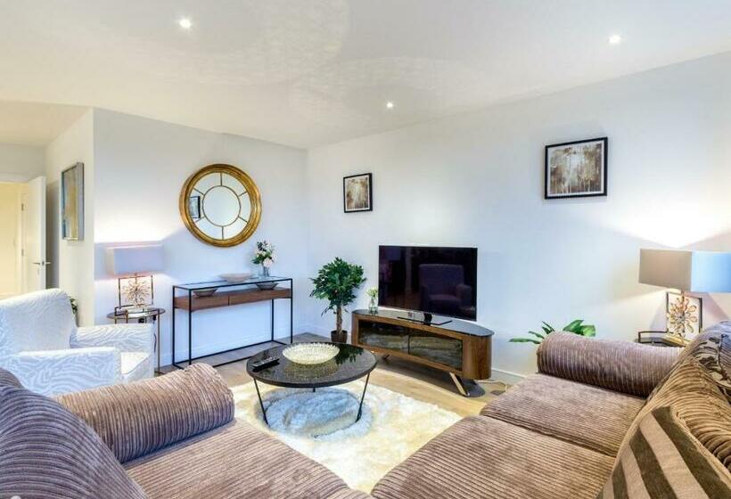 هتل 2 Bed Property Close To Heathrow Airport