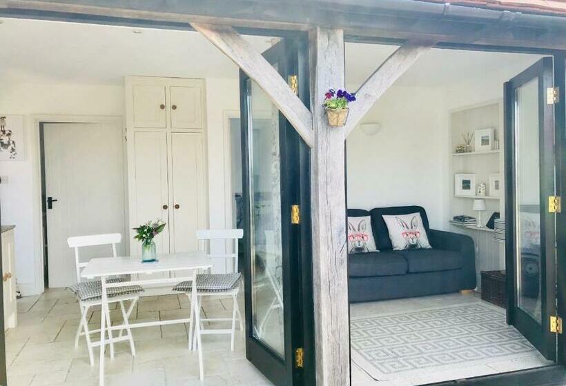 مبيت وإفطار The Cow Hide