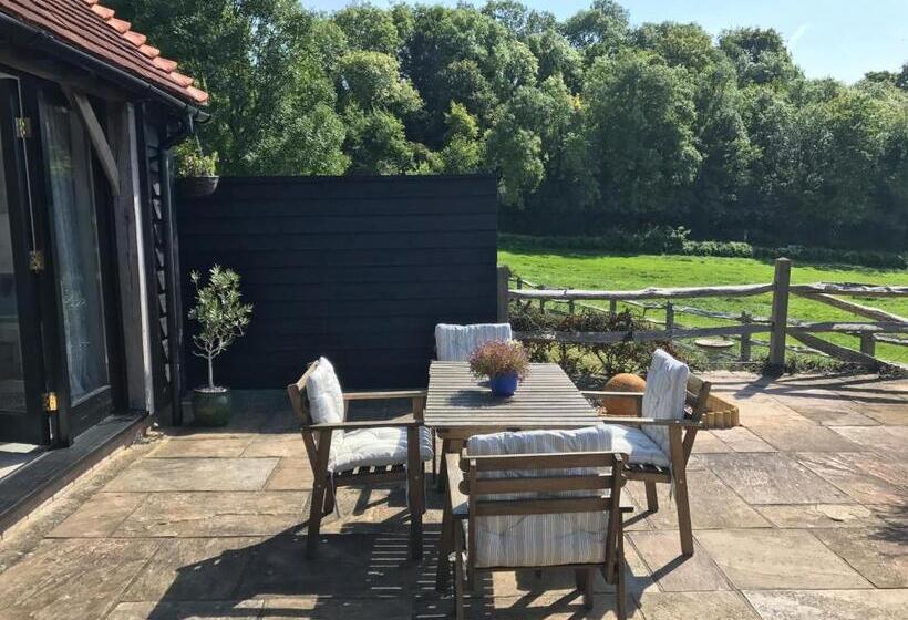 مبيت وإفطار The Cow Hide