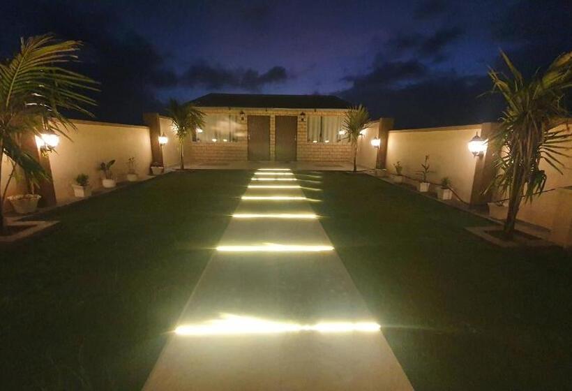 فندق Krishna Farm & Forest