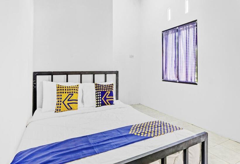 ホテル Spot On 90742 Kinanthy Homestay Syariah