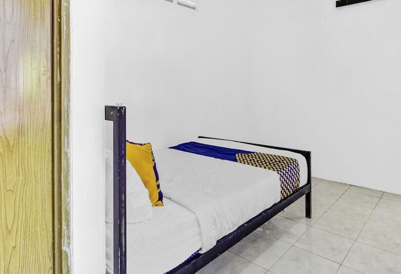 ホテル Spot On 90742 Kinanthy Homestay Syariah