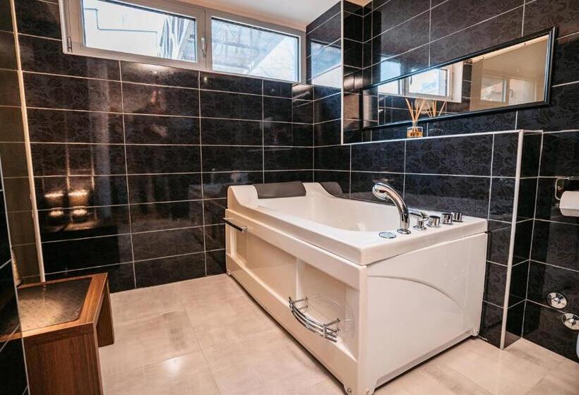 Magico Rooms & Apartments